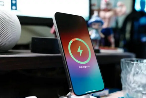 蓬莱镇苹果15换屏服务分享用什么充电器给iPhone15充电更好 